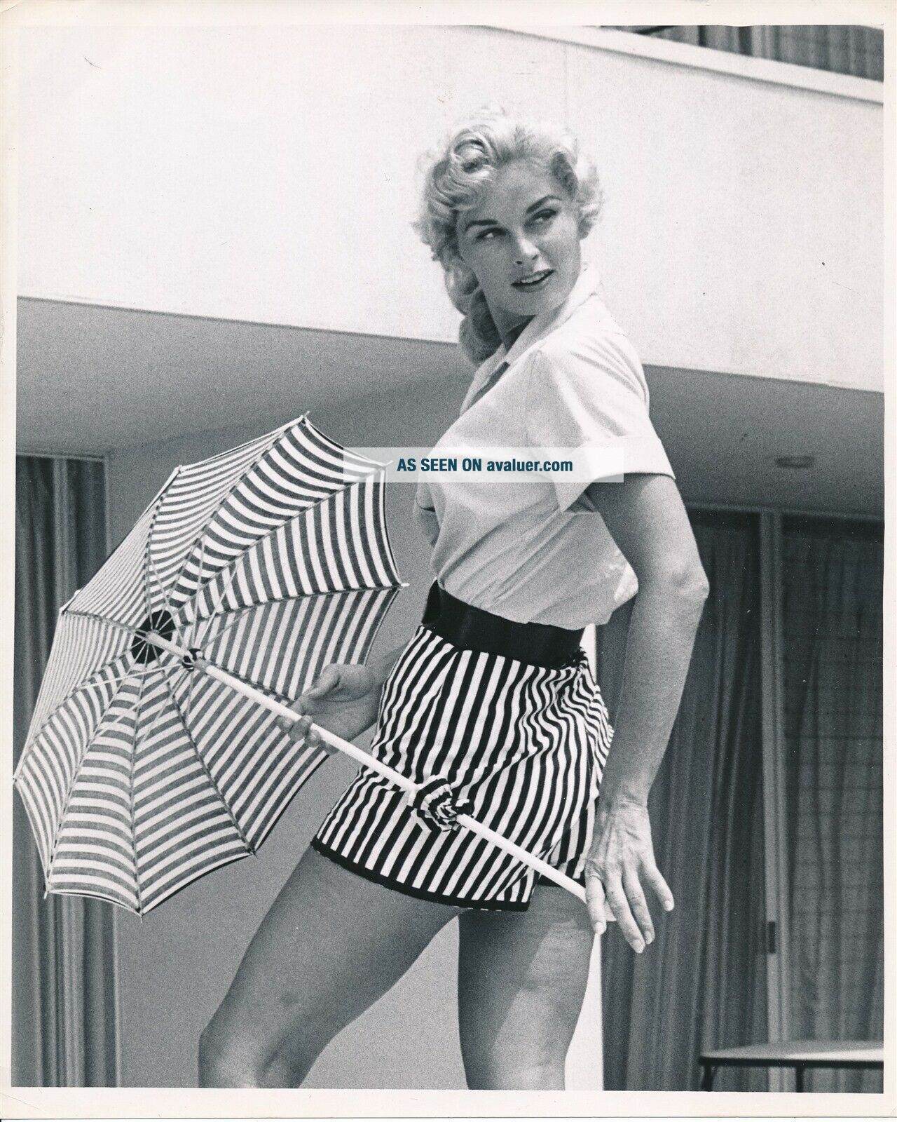 IRISH McCALLA 1950s 8 x 10 Sexy Buxom Cheesecake Photo STRIPES