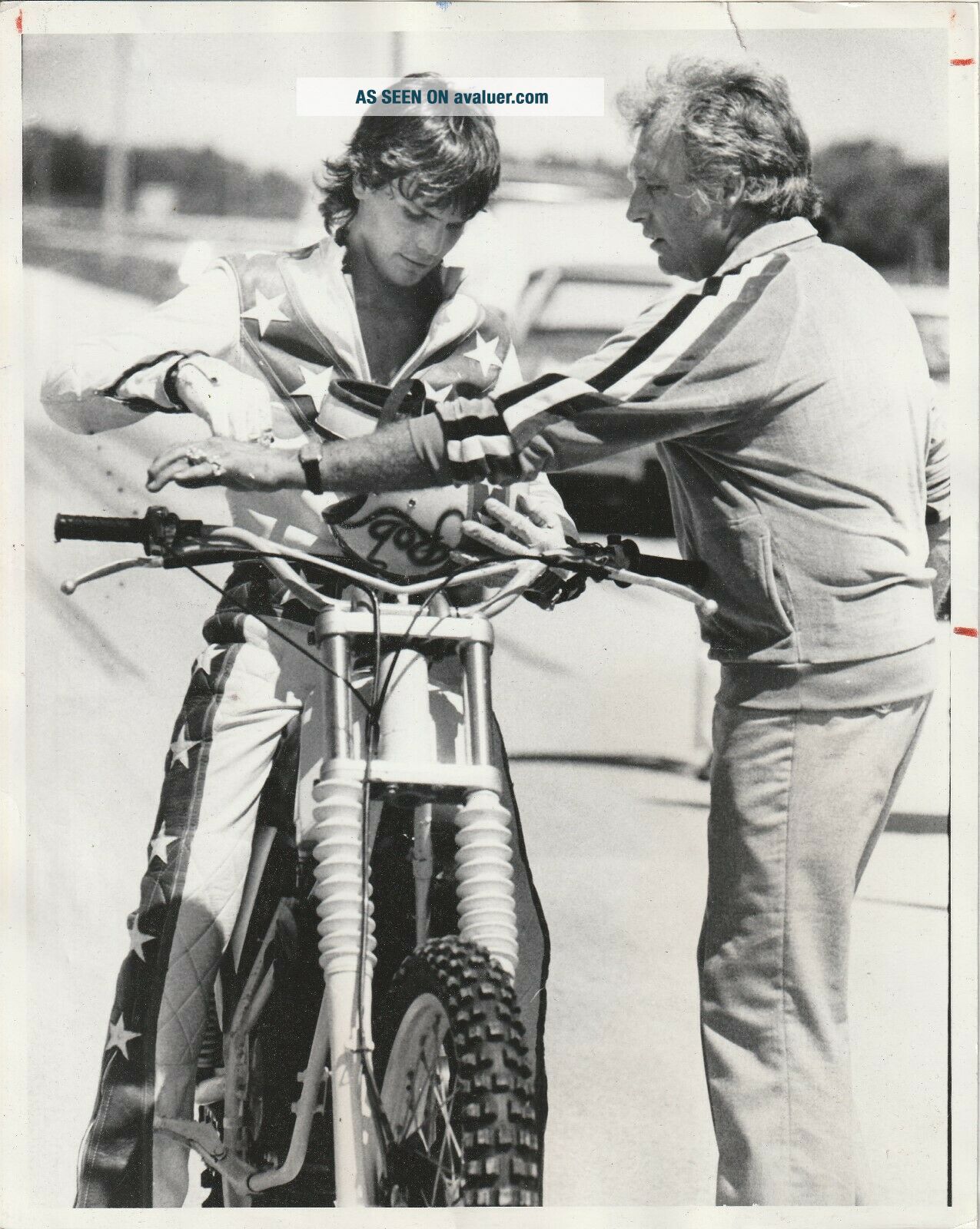 1980-press-photo-evel-knievel-and-son-robbie-8x10-2954114