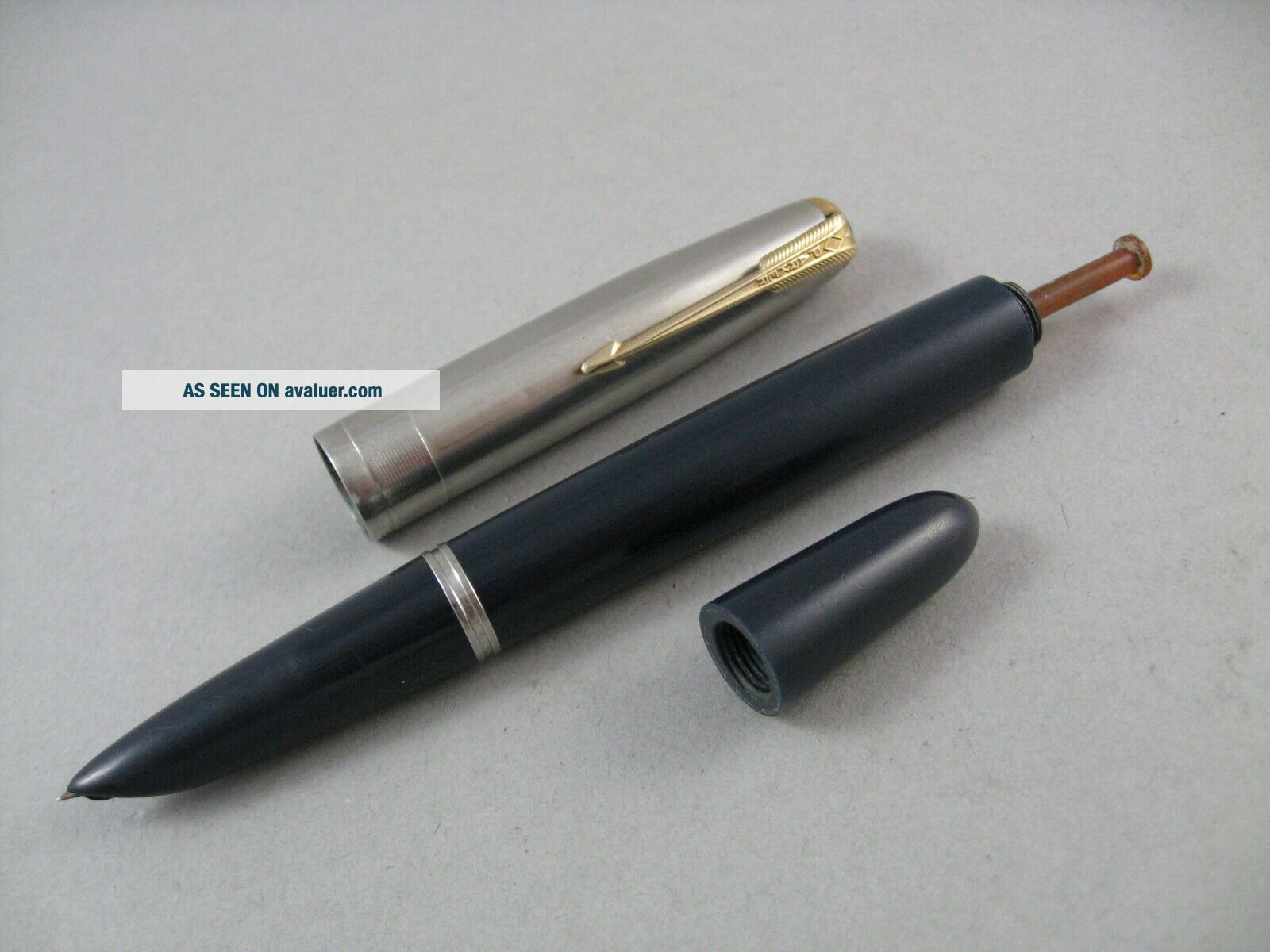 Vintage PARKER Navy Blue Fountain Pen With Jewel Cap | #3175012