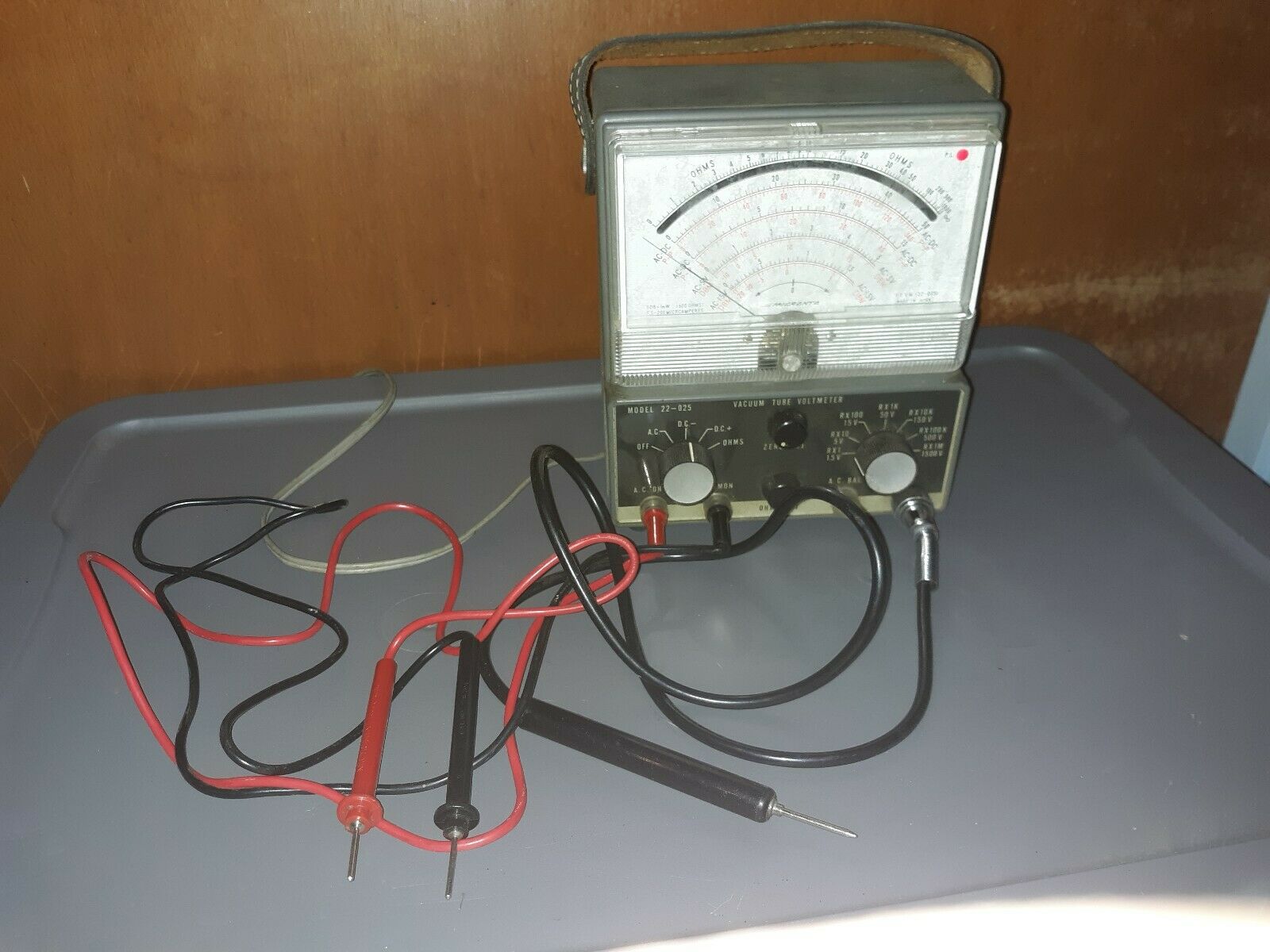 Vintage Micronta Model 22 - 025 Vacuum Tube Voltmeter Tester Analog