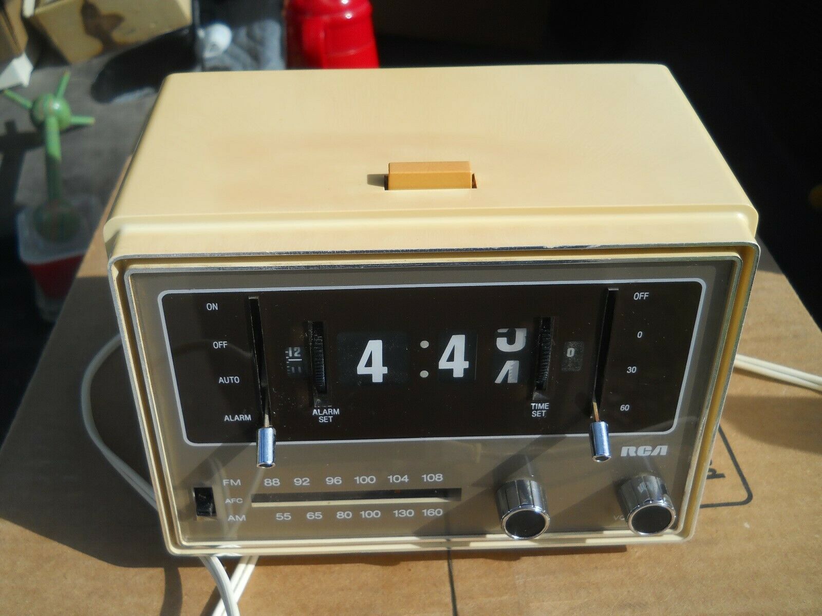 RCA CLOCK RADIO ALARM FLICK CLOCK VINTAGE 1970s Made IN JAPAN RZS463Y